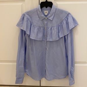 Gap woman’s ruffle button down cotton shirt. No tags. Never worn. Size Medium